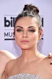 Anyway, yeah — green eyes are really freaking pretty, and so are the celebrities who have them. The Best Makeup Colors For Green Eyes Glamour