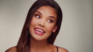 Angela Rule performs 'Chasing'