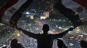 وجاءت ثورة 30 يونيو بعد ثورة 25 يناير العظيمة و التي قام بها الشباب المصري من أجل حصول الشعب المصري على الحرية و العدالة الاجتماعية و التخلص من الظلم و القهر و الاضطهاد. ØªÙ…Ø±Ø¯ Ø§Ù„Ø³ÙˆÙŠØ³ Ø£Ø¹Ø¯Ø§Ø¯ Ø§Ù„Ù…ØªØ¸Ø§Ù‡Ø±ÙŠÙ† ÙÙ‰ 26 ÙŠÙˆÙ„ÙŠÙˆ ÙØ§Ù‚Øª Ø«ÙˆØ±Ø© 30 ÙŠÙˆÙ†ÙŠÙˆ