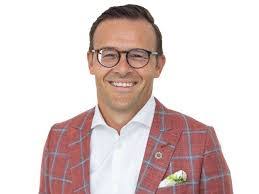 Renee Martineau's Instagram, Twitter & Facebook