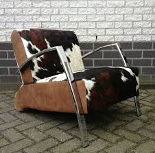 design fauteuil bekleed met koeienhuid zitmeubels banken fauteuils stoelen sofa s de jong interieur fauteuil bekleden stoelen koeienhuid stoel