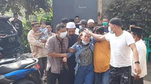 Polemik rumah tangga putra almarhum ustaz arifin ilham, alvin faiz, dan larissa chou semakin menjadi sorotan publik usai larissa membuka aib suaminya. Die Seifenoper Zahra Ist Aufgeregt Die Geschwure Von Alvin Faiz Werden Von Larissa Chou Enthullt