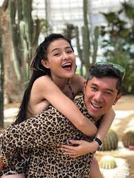Hành động nhạy cảm của ca sĩ/nhạc sĩ lương bằng quang dành cho người yêu khi đang livestream trên facebook khiến cư dân mạng phẫn nộ. LÆ°Æ¡ng Báº±ng Quang Tá»©c Giáº­n Khi Bá»‹ Noi Yeu Ngan 98 Ráº» Tiá»n Cau Like