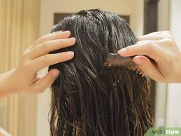 How to naturally style wavy hair? 3 Ways To Style Wavy Hair Wikihow
