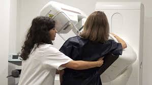 L'échographie est un examen clé dans le dépistage et la surveillance d'anomalies, de maladies et lors d'une grossesse. Mammographie Age De La Patiente Mammo Paris Impc Paris