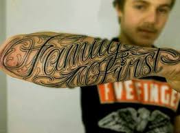 Tattoo künstler finden tipps zur suche vom passenden studio und guten tätowierer. Tattos Ideen 45 Herzerwarmende Familie Tattoos Designs Und Ideen