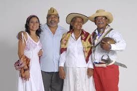 No caer en juegos macabros ni. Actores Del Teatro Y La Television Teatro Entretenimiento El Universo