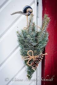 bekijk de foto van marjolein131 met als titel eenvoud siert deze deur hanger gedeeld door marjolein 131 en andere diy jul juldekorationer diy rustik jul