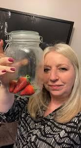 This HACK really works! Keep your fruits and vegetables fresher for WAY  longer by storing them in air-tight canning jars. I LOVE these Le Parfait  French Hermetic Glass Jars from @TheContainerStore. My