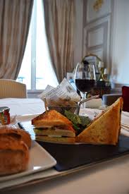 Bientot L Heure De Commander Un Delicieux Room Service A L Hotel Regina Paris Hotelreginaparis Leshotelsbaverez Paris Hotel Regina Paris Food French Culture