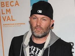 Fred durst, the vocalist for limp bizkit surprised his fans with a new look. Limp Bizkit Singer Fred Durst Signs Deal With Cbs For Comedy Sitcom About Rockstar S Home Life New York Daily News