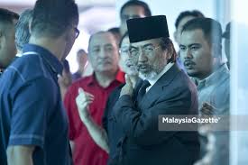 Mestinya kamu tahulah tentang kata janda ini. Allah Maha Adil Kata Musa