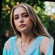 Daisy Fritz's Instagram, Twitter & Facebook