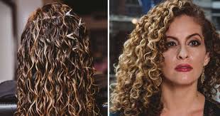 This Is How Curl Expert Christo Creates Curl Definition On Mary Tamborra S 3b Curls Crazy Curly Hair Hair Medium Length Curls