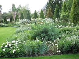 Le Jardin De Cheneland Parc Floral D Apremont Sur Allier Jardins Blancs Parc Floral Jardin De La Lune