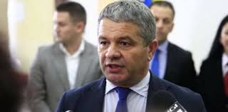 Florian bodog este acuzat că a angajat, în 2017, o consilieră care apărea că lucra în bihor, . Mizerie Umana Ana Birchall Reactie Dura Fata De Senatorul Psd Florian Bodog Acesta Este Acuzat Ca Profita De Criza Covid Aktual24