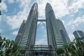 There are no particular issues with mobile connectivity at the tower. Sejarah Pembinaan Menara Berkembar Petronas