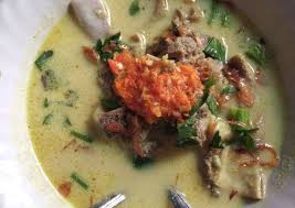 Kuahnya yang harum dan segar pasti menambah semangat kerja di pagi hari. Resep Soto Babat Yang Mudah