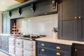 Farrow And Ball Railings Dark Kitchen Made In Kent Aga Brass Hardware Quartz Worktop Aga Kitchen Kitchen Trends Kitchen Diner