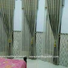 Tidak jarang pintu membuka ke bagian dalam kamar tidur sehingga menyita ruang sisa yang ada dan membuat kegiatan lalu lalang yang tidak praktis. 8 Ide Desain Gorden Pintu Kamar Desain Interior Surabaya