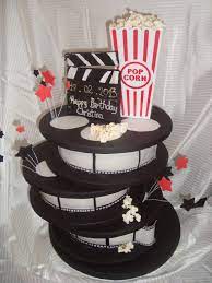 Retro popcorn boxes look great at a movie themed party, pool party, or circus themed party. Pin By Barbara Silva On Band Banquet Ideas Hollywood Birthday Parties Hollywood Party Theme Movie Birthday Party