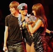 Mit gerade einmal 16 jahren nahm elif 2009 an der achten staffel von popstars teil und erreichte direkt. Popstars Finale Zu Viel Schweiss Tranen Und Nagellack Welt