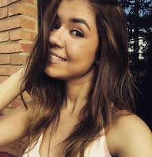 POLÍTICA Sobrina de Cuevas fue recontratada en Yacyretá luego de su despido  Evelin Cuevas había sido desvinculada de la Entidad Binacional durante el  Gobierno de Horacio Cartes. Su ingreso por influencia del