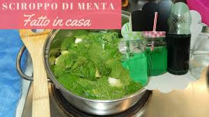 Per dare la forma ai ghiaccioli potete usare gli appositi stampini oppure inventarvi forme nuove riciclando quello che avete in casa, come ad esempio contenitori dello yogurt, bicchieri biodegrabili, vasetti di. Sciroppo Alla Menta Per Granite Bevande E Ghiaccioli Youtube