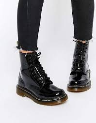 Kaum ein schuh hat den markt so aufgewirbelt und derart viele identitäten geprägt. Doc Martens Nicht Mannlich Mode Schuhe Dr Martens