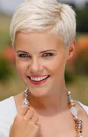 Photos coiffure courte femme 2016 et modèles coupe de. La Coupe Courte Pixie Cut Tres Tendance 26 Superbes Modeles Qui Vont Vous Ravir