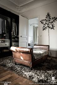 Une Maison De Style Mansart Revisitee Et Modernisee Royal Roulotte Cote Maison Idee Chambre Idees Pour La Maison Maison