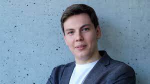 Tesla-Hacker“ bei BILD: David Colombo verdient 10 000 Dollar in 20 Minuten 