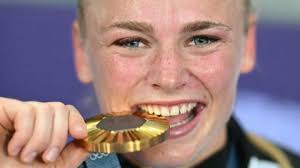 Saracens sign Wales international Natalia John