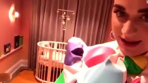 Katy perry hasn't posted pics of her daughter yet (here's what she's been posting instead) true fans of katy perry know that she just gave birth to her first daughter in august with her fiance orlando bloom. Katy Perry Gives Birth To Baby Girl Daisy Dove Bloom Orlando Bloom Confirms Cnn