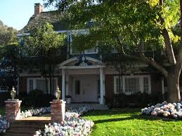 Desperate Housewives Wisteria Lane Desperate Housewives House Desperate Housewives Backyard Inspiration