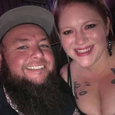 This sound normal to yall? Volvo penta 4.3 with maybe 20-30 hours