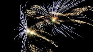 Les magiciens du feu, n°1 de la vente de feu d'artifice sur internet spécialiste du feu d'artifice depuis les années 1980, nous démocratisons un art luxueux pour le plus grand nombre, grâce à des artifices automatiques, proposant un unique allumage à mèche. Feux D Artifice Du 14 Juillet Seances De Rattrapage Ce Week End Dans Les Environs De Lens