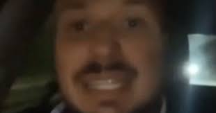 Pippo Franco, il figlio dà fuori di testa: "Vi spacco la faccia con la  mazza da baseball", minacce ai giornalisti