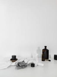 Pin By L E F O On Minimalista Minimalist Beauty Routine Minimalist Living Minimalist