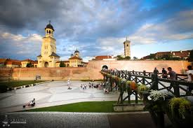 Răsăritul este la 05:50 și apune la 21:13. Centrul Istoric Din Sibiu Si Cetatea Alba Carolina Din Alba Iulia Un Bun Exemplu Ca Se Poate CartiÈ›a PlimbÄƒreaÈ›Äƒ CartiÈ›a PlimbÄƒreaÈ›Äƒ