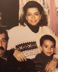 تفاجأت رغد صدام حسين، ابنه الرئيس العرقي الراحل، بطلب يخص ابنتها حرير حسين كامل، بعد أن عرضت صورة لها عبر تويتر. Ø±ØºØ¯ ØµØ¯Ø§Ù… Ø­Ø³ÙŠÙ† Iraqi People Christmas Sweaters People