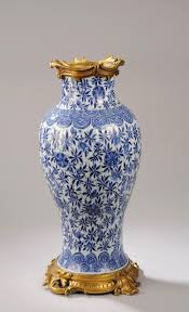 Vase Balustre En Porcelaine Blanche Decoree En