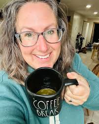 What are some caffeine-free coffee brand recommendations that taste similar  to tea?