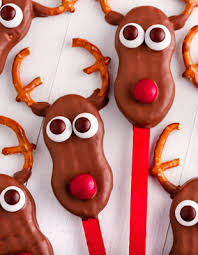 Immediately top with sprinkles, if desired. Peanut Butter Reindeer Christmas Cookies