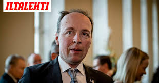 Huhtikuuta 1971 tampere) on helsinkiläinen perussuomalainen poliitikko ja blogikirjoittaja. Elamakerta Paljastaa Jussi Halla Ahon Herkan Puolen