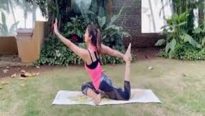 She says it has become an essential part of her life and that yoga has changed her life. Get Fit At Home With Shilpa Shetty S Yoga Workouts Watch Zee5 News