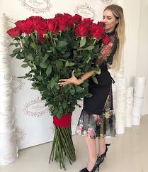 Within the united states, all of our specialty gifts, flowers, and plants are delivered by fedex®, ups®, or usps®. Luxury Tall Roses Le Bouquet Fleurs