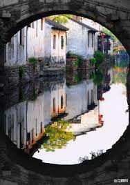 烟雨江南 撑一把油纸伞 你在桥上看风景 天下誰人不識君采集到青石巷陌素骨簪白头 点墨余香凭谁诉风流 170图 花瓣摄影 chinese architecture landscape photography chinese garden