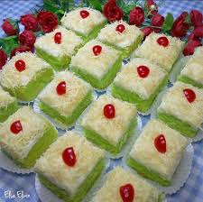 Kue ini biasanya dibuat dalam varian rasa vanilla, coklat, pandan, bahkan strawberry. Resep Cake Potong Pandan Keju Aneka Masakan Sedap