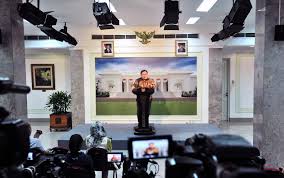 Pahang merupakan antara negeri yang sering dilanda banjir pada musim tengkujuh, namun dalam keadaan yang kurang baik itu, rakyat yang berpindah di pusat pemindahan banjir di negeri ini sentiasa mendapat keistimewaan iaitu masakan tunku azizah. Alternatif Pemindahan Ibu Kota Negara Bappenas Usulkan Di Luar Jawa Di Wilayah Tengah Indonesia